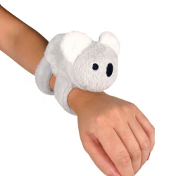 Bichinho de pelúcia agarradinho